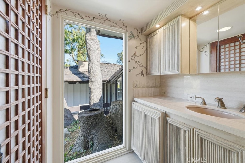 100 Saddleback Road Rolling Hills, CA 90274 - Photo 34 of 66 Bar Area in Primary Suite