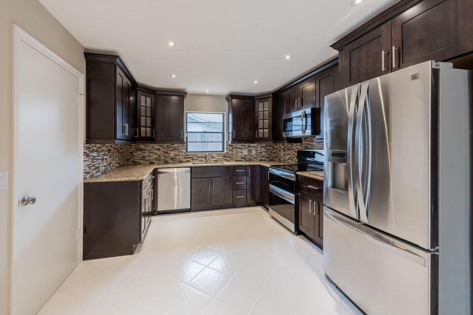 1161 Southwest 18th Street Boca Raton, FL 33486 - Photo 7 of 20 20180614223259265030000000-o (1)