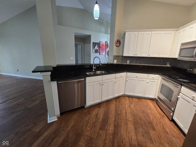 $324,900 | 654 Shortleaf Drive, Avon, IN 46123