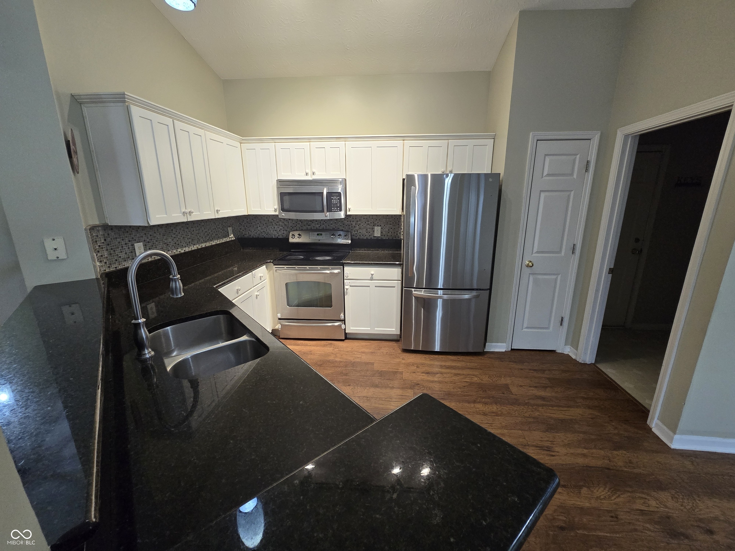 654 Shortleaf Drive Avon, IN 46123 - Photo 8 of 26