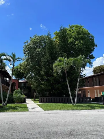 $1,900 | 10786 North Kendall Drive, Unit D13, Miami, FL 33176