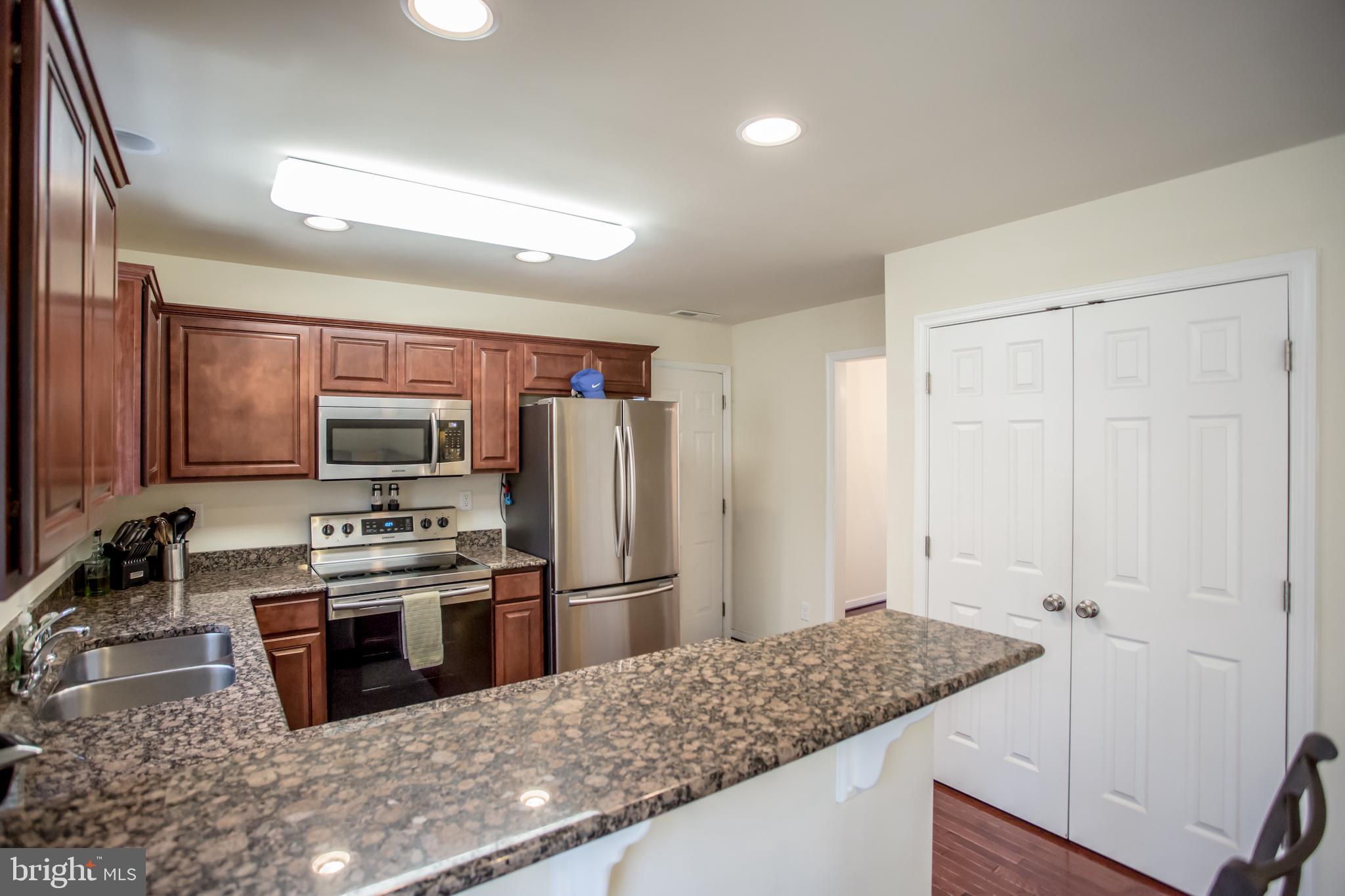 12450 Elk Run Church Road Midland, VA 22728 - Photo 8 of 41 Large Peninsula/Breakfast Bar