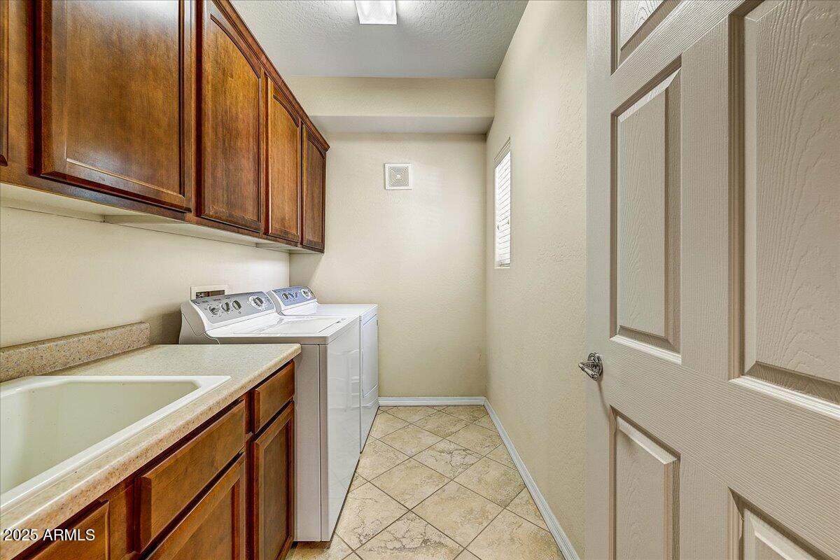 3935 East Rough Rider Road, Unit 1191 Phoenix, AZ 85050 - Photo 20 of 32 a utility room with dryer and washer
