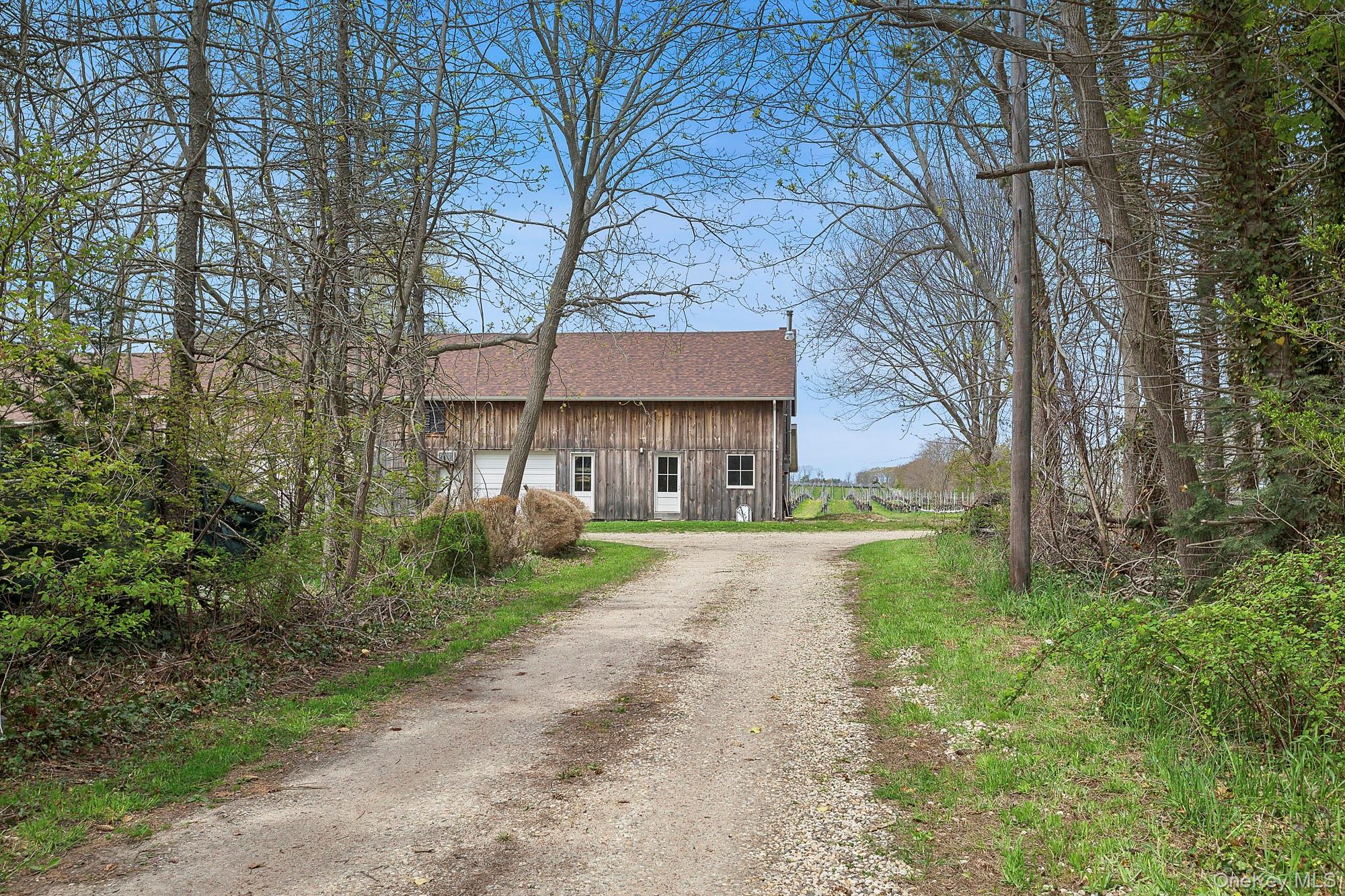 37025 Main Road Cutchogue, NY 11935 - Photo 3 of 9