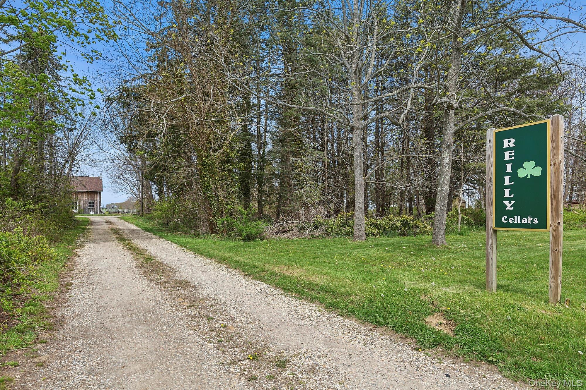 37025 Main Road Cutchogue, NY 11935 - Photo 4 of 9