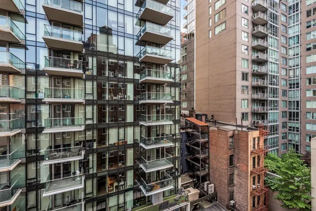 $425,000 | 240 East 35th Street, Unit 8C | Murray Hill