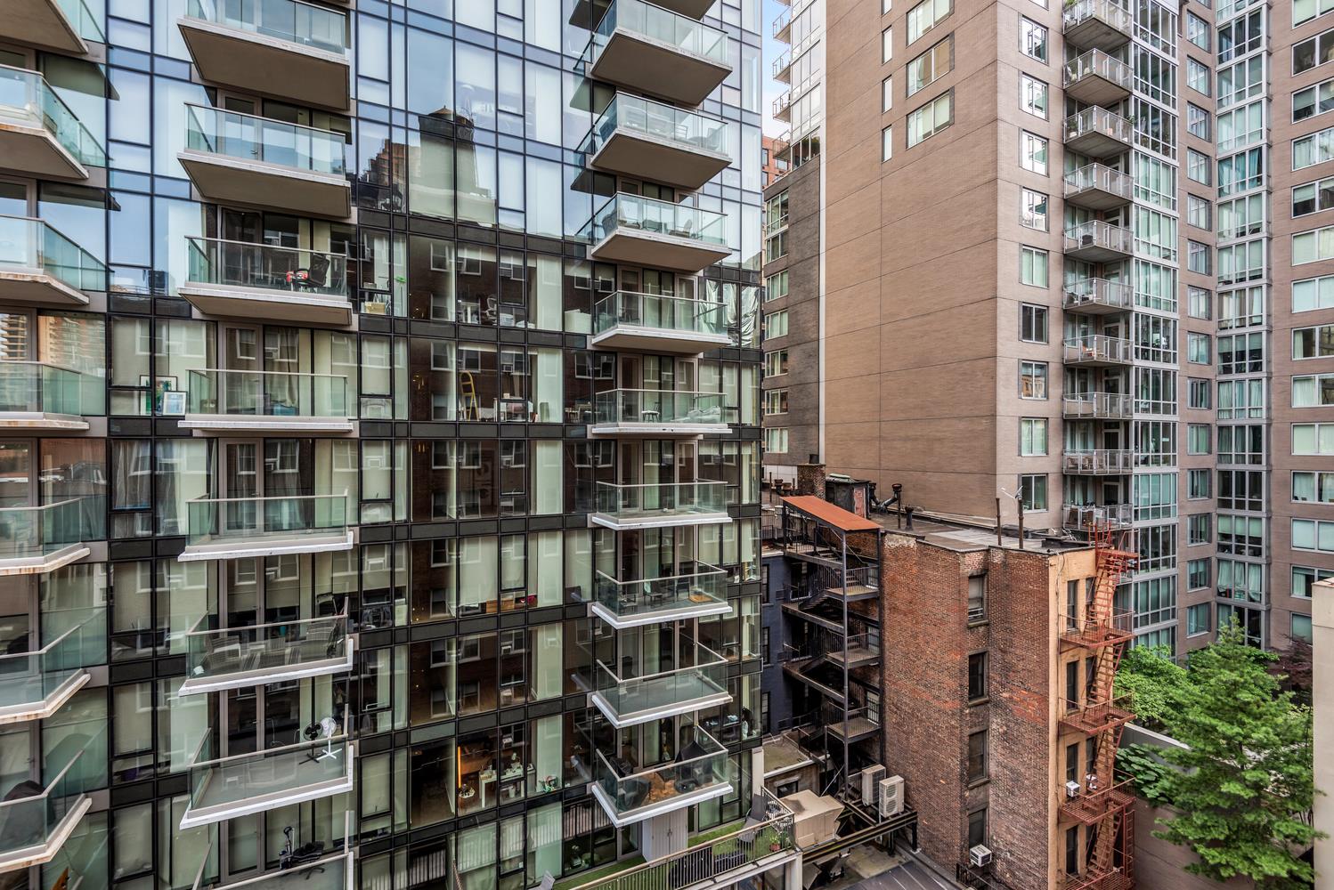 240 East 35th Street, Unit 8C Manhattan, NY 10016 - Photo 5 of 13