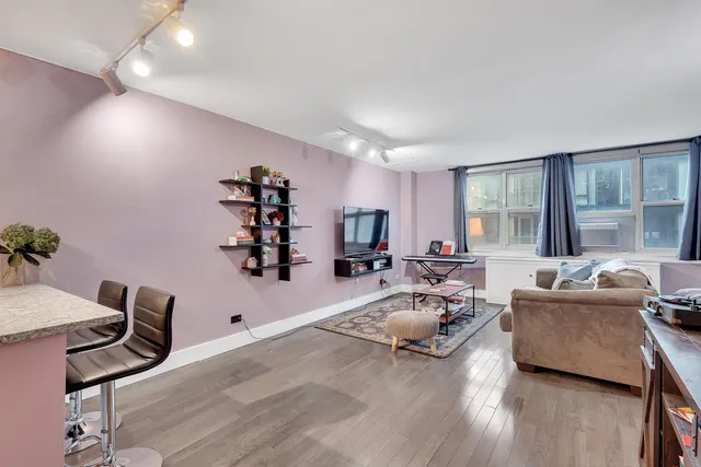 $425,000 | 240 East 35th Street, Unit 8C | Murray Hill