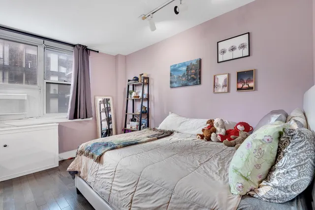 $425,000 | 240 East 35th Street, Unit 8C | Murray Hill