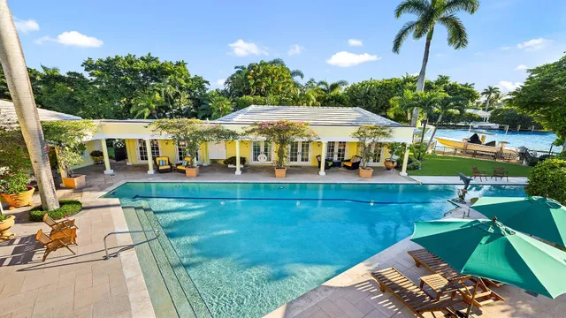 a view of an house with backyard space and garden
