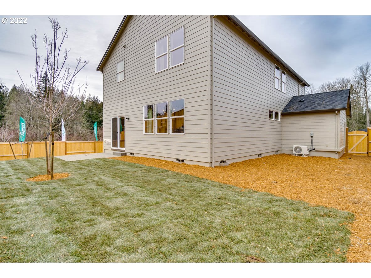 3122 Southeast 34th Way Gresham, OR 97080 - Photo 25 of 26 a backyard of a house