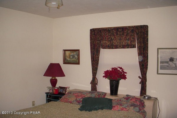 132 Ruffed Grouse Road Bushkill, PA 18324 - Photo 9 of 13 bed2