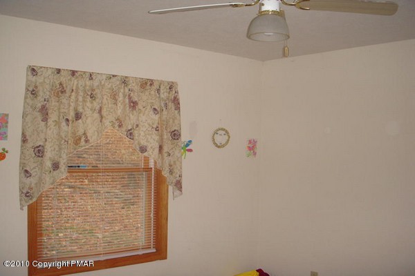 132 Ruffed Grouse Road Bushkill, PA 18324 - Photo 10 of 13 bed3