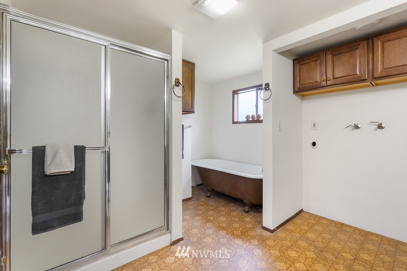 7548 Rainier Road Southeast Olympia, WA 98513 - Photo 12 of 38 Gallery Image 12