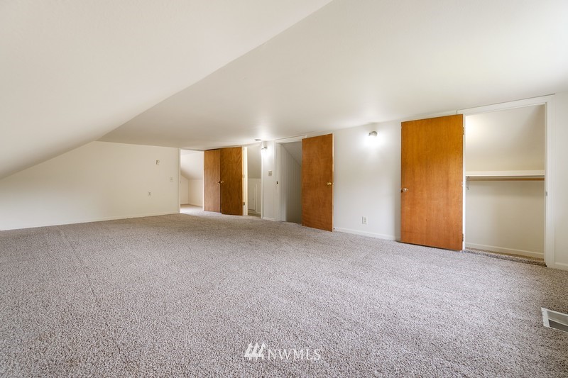 7548 Rainier Road Southeast Olympia, WA 98513 - Photo 15 of 38 Gallery Image 15