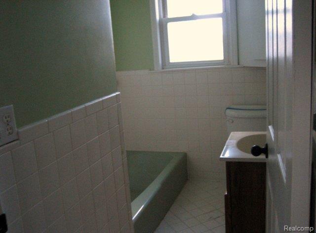 3310 Reamer Road Lapeer, MI 48446 - Photo 8 of 24 Entry Level Bath.JPG