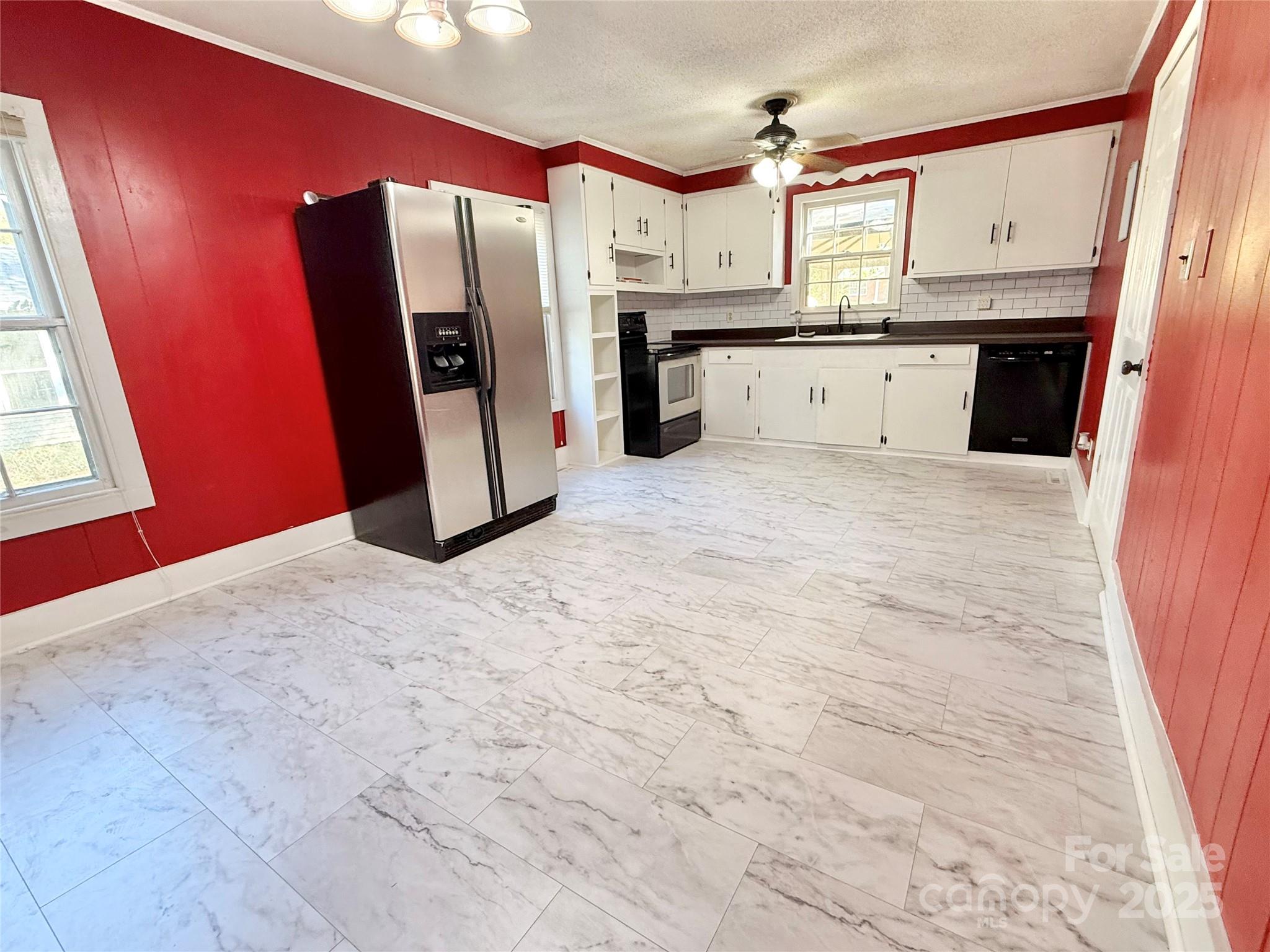 117 Pine Street Chester, SC 29706 - Photo 5 of 19 a kitchen with stainless steel appliances a refrigerator and a stove