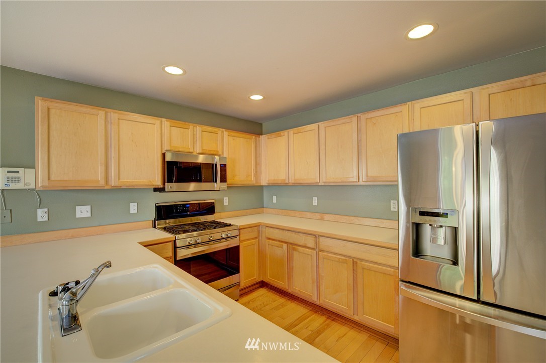 9218 Northeast 173rd Place Bothell, WA 98011 - Photo 2 of 19 Gallery Image 2