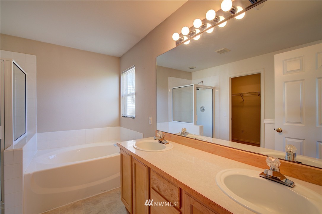 9218 Northeast 173rd Place Bothell, WA 98011 - Photo 11 of 19 Gallery Image 11