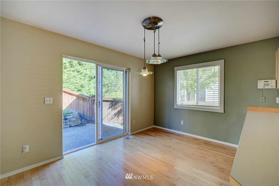 9218 Northeast 173rd Place Bothell, WA 98011 - Photo 5 of 19 Gallery Image 5