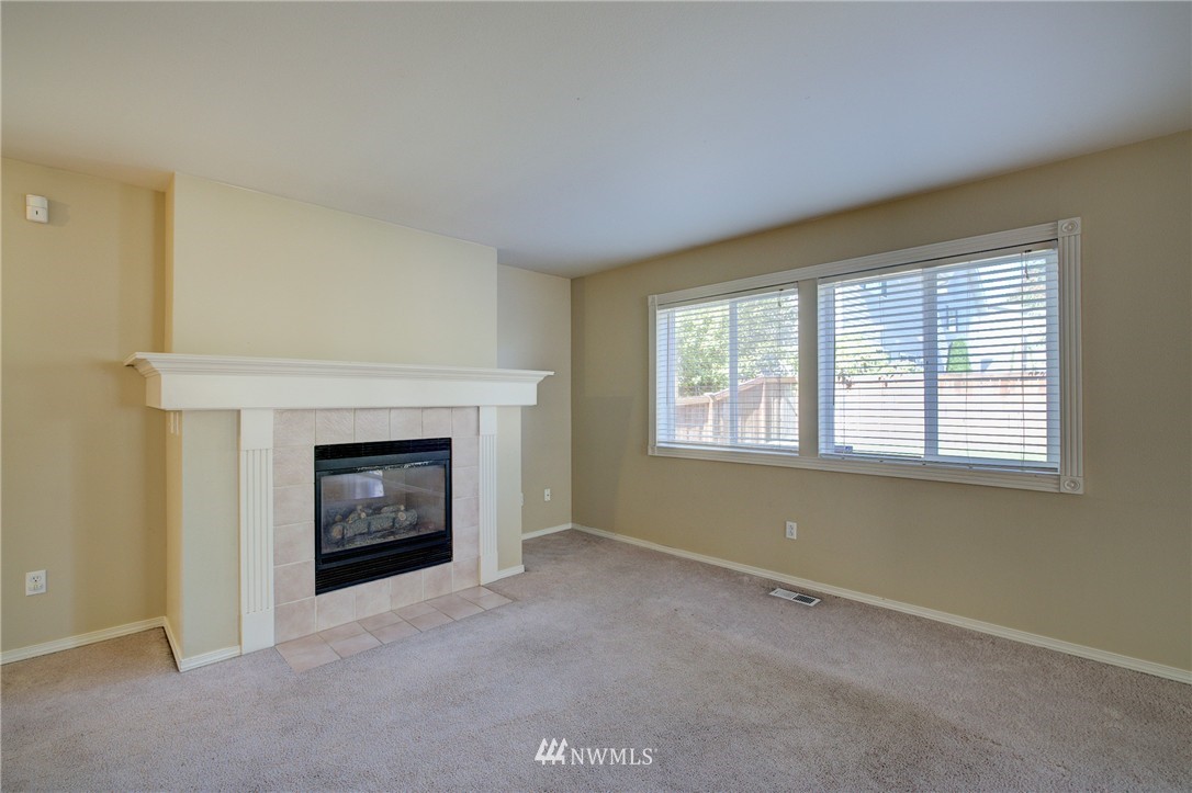 9218 Northeast 173rd Place Bothell, WA 98011 - Photo 6 of 19 Gallery Image 6