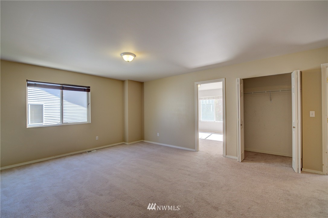 9218 Northeast 173rd Place Bothell, WA 98011 - Photo 9 of 19 Gallery Image 9