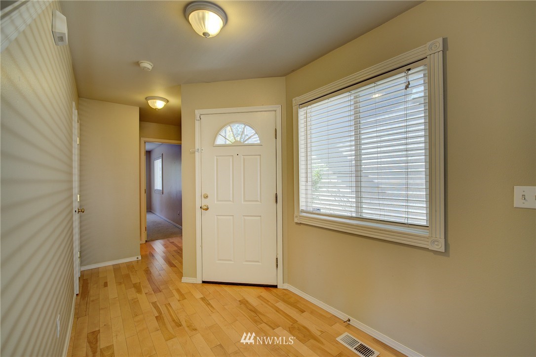 9218 Northeast 173rd Place Bothell, WA 98011 - Photo 10 of 19 Gallery Image 10