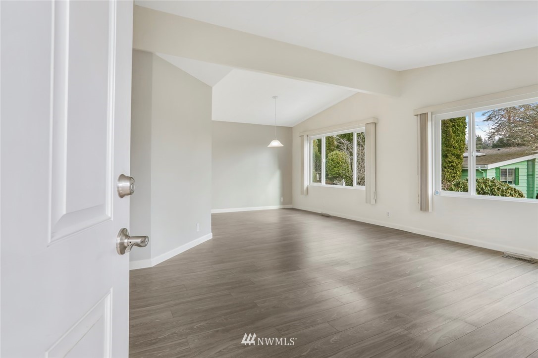 23623 Lake Drive West Bothell, WA 98021 - Photo 22 of 38