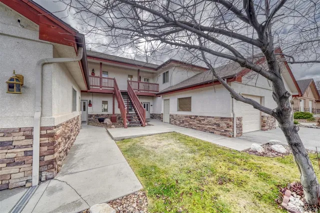 a view of a house with backyard and sitting area