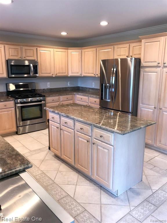 2518 Dover Rochester Hills, MI 48309 - Photo 7 of 29