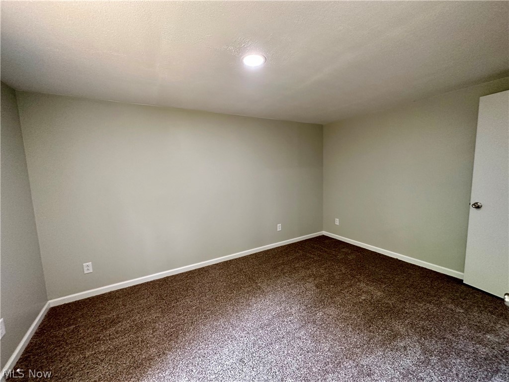 48963 Bloomfield Road East Liverpool, OH 43920 - Photo 13 of 25 Spare room featuring carpet floors