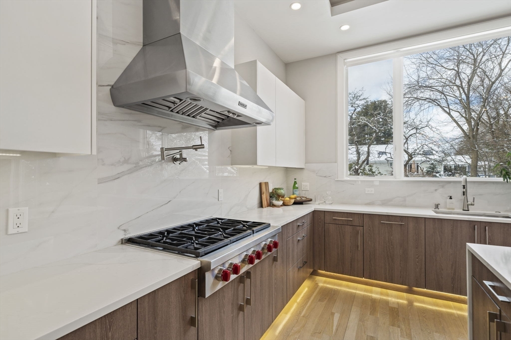 28 Boulder Road Newton, MA 02459 - Photo 5 of 42