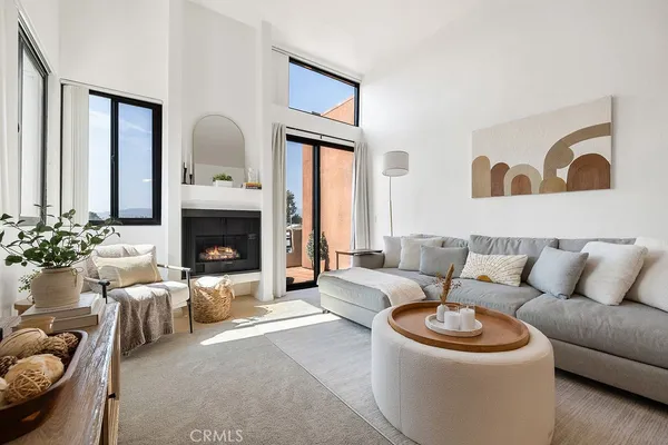 $460,000 | 7826 Topanga Canyon Boulevard, Unit 301, Canoga Park, CA 91304