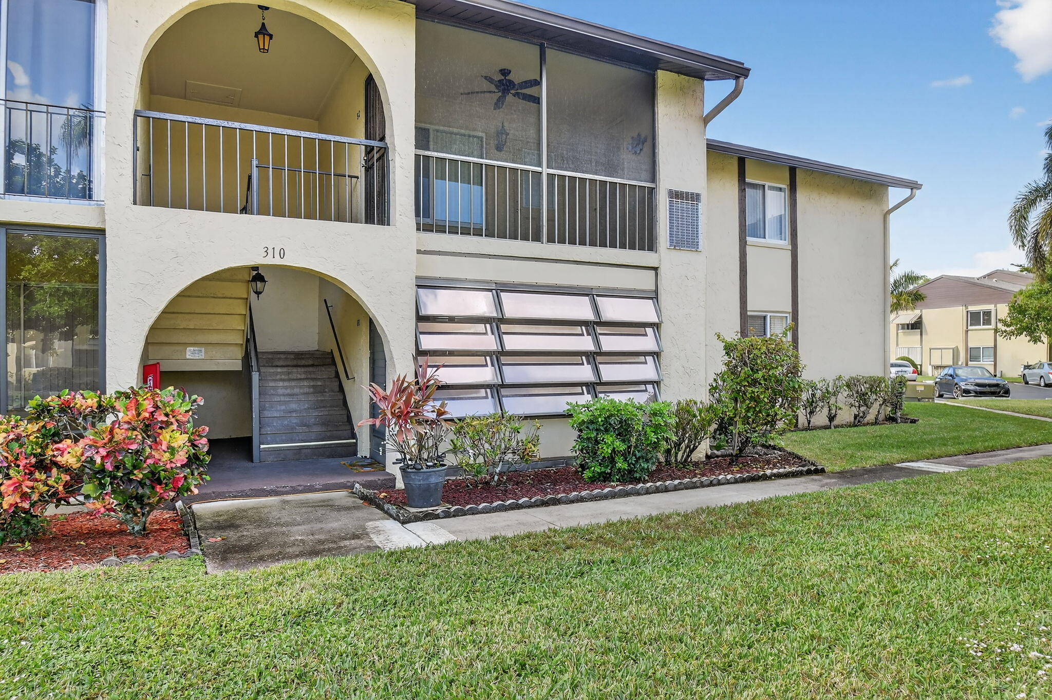 310 Pine Ridge Circle, Unit B1 Greenacres, FL 33463 - Photo 2 of 40 3-web-or-mls-DSC_2753