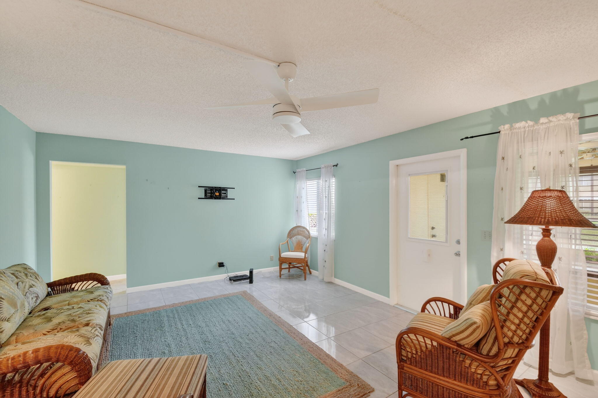 310 Pine Ridge Circle, Unit B1 Greenacres, FL 33463 - Photo 10 of 40 11-web-or-mls-DSC_2793