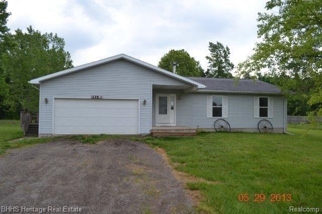 3163 South Bull Run Road Howell, MI 48843 - Photo 3 of 25 Front of House