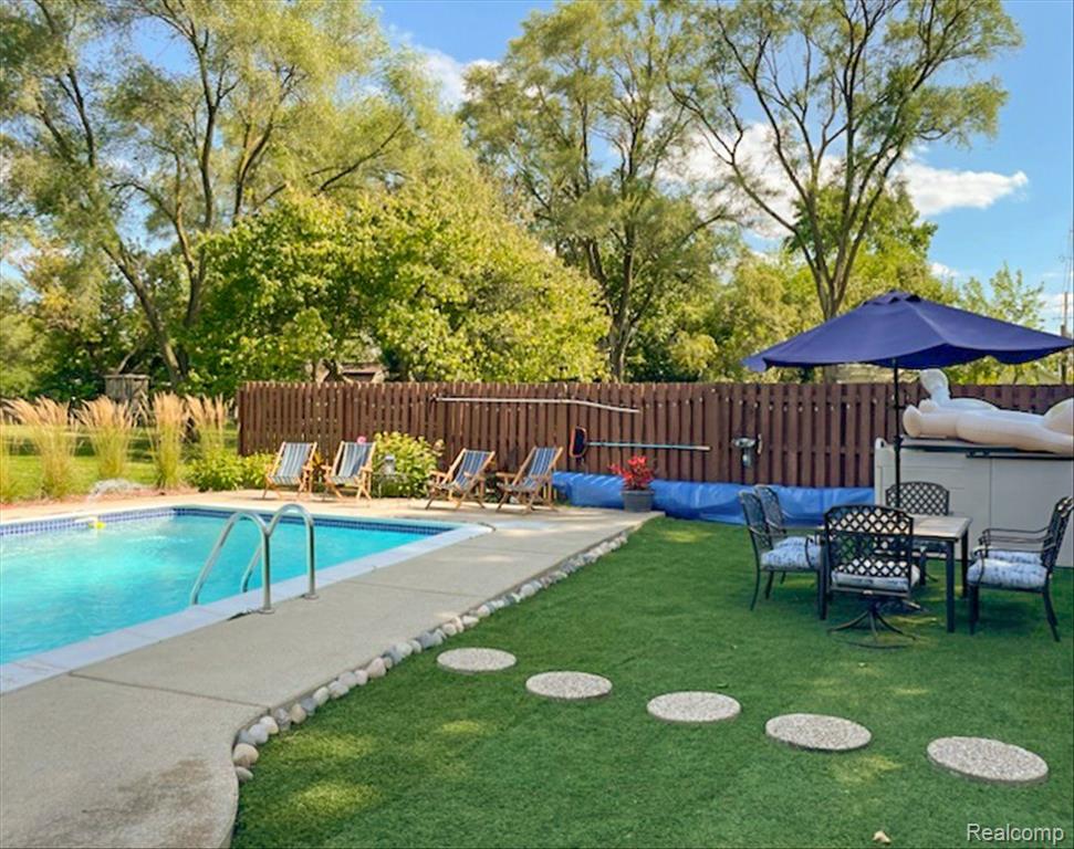 1933 John R Road Rochester Hills, MI 48307 - Photo 5 of 60