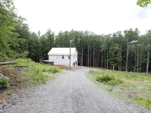 $260,000 | 68 Norris Road, Orford, NH 03777