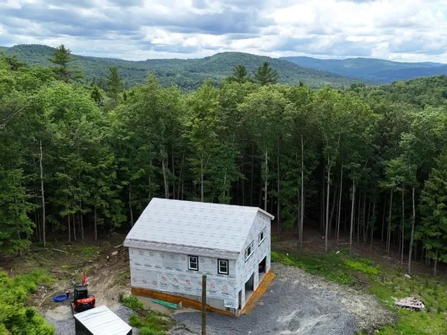 $260,000 | 68 Norris Road, Orford, NH 03777