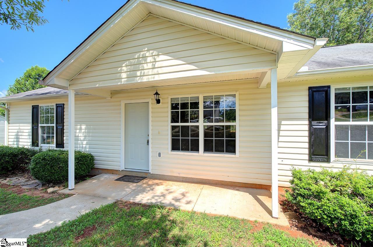 212 Riverbreeze Road Greenville, SC 29611 - Photo 2 of 26 Gallery Image 2