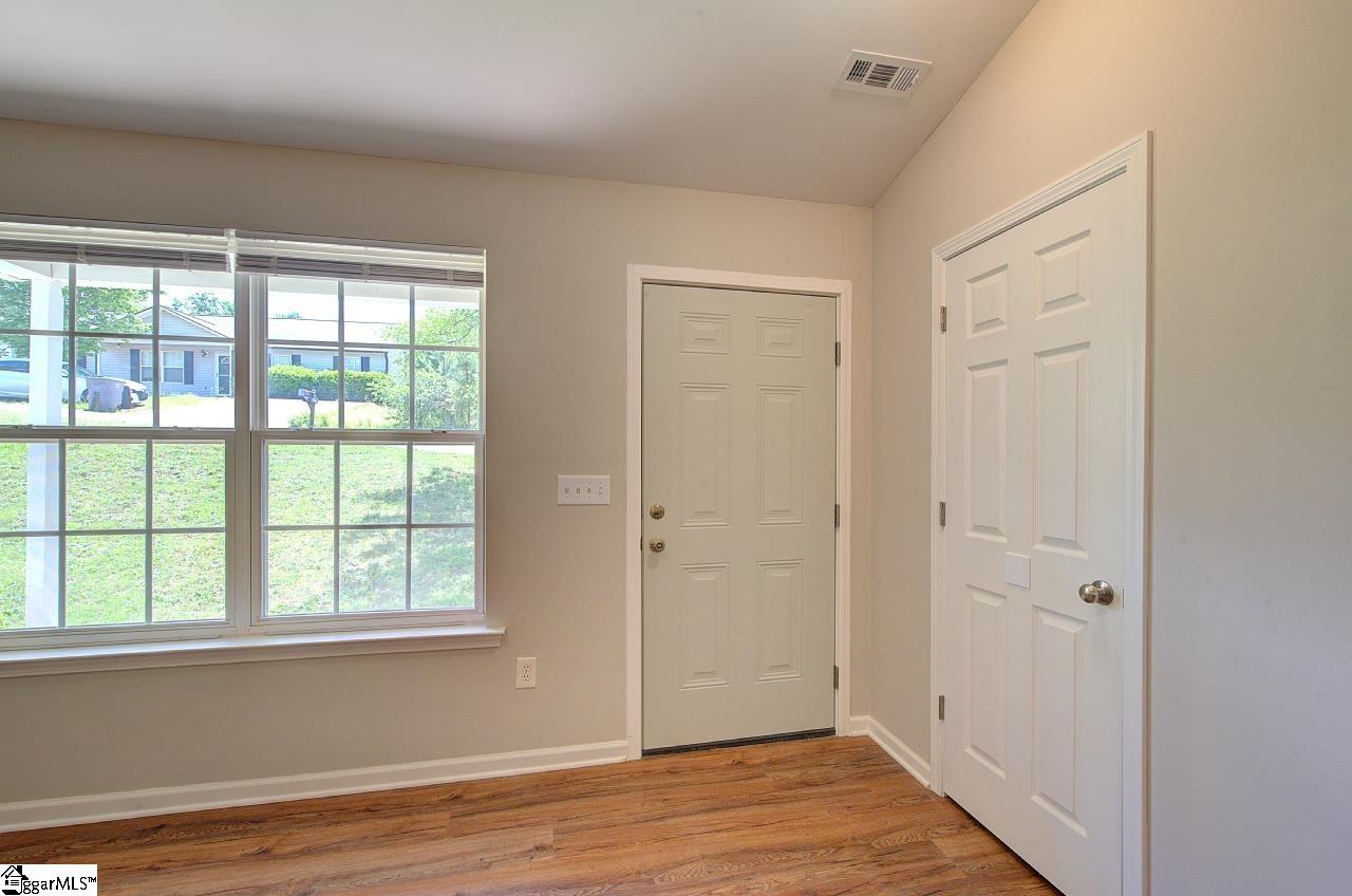 212 Riverbreeze Road Greenville, SC 29611 - Photo 4 of 26 Gallery Image 4