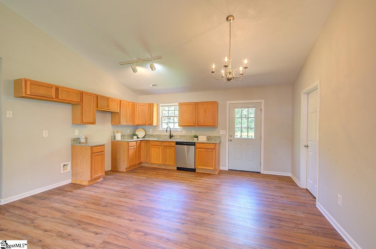 212 Riverbreeze Road Greenville, SC 29611 - Photo 8 of 26 Gallery Image 8