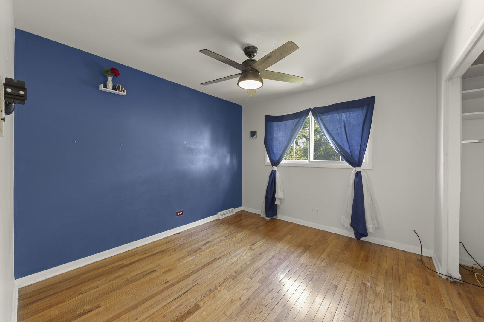 18749 Loomis Avenue Homewood, IL 60430 - Photo 24 of 41 a view of a livingroom with a ceiling fan and wooden floor