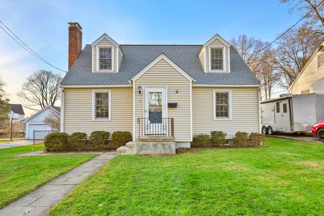 $699,000 | 6 Willow Street, Norwalk, CT 06851