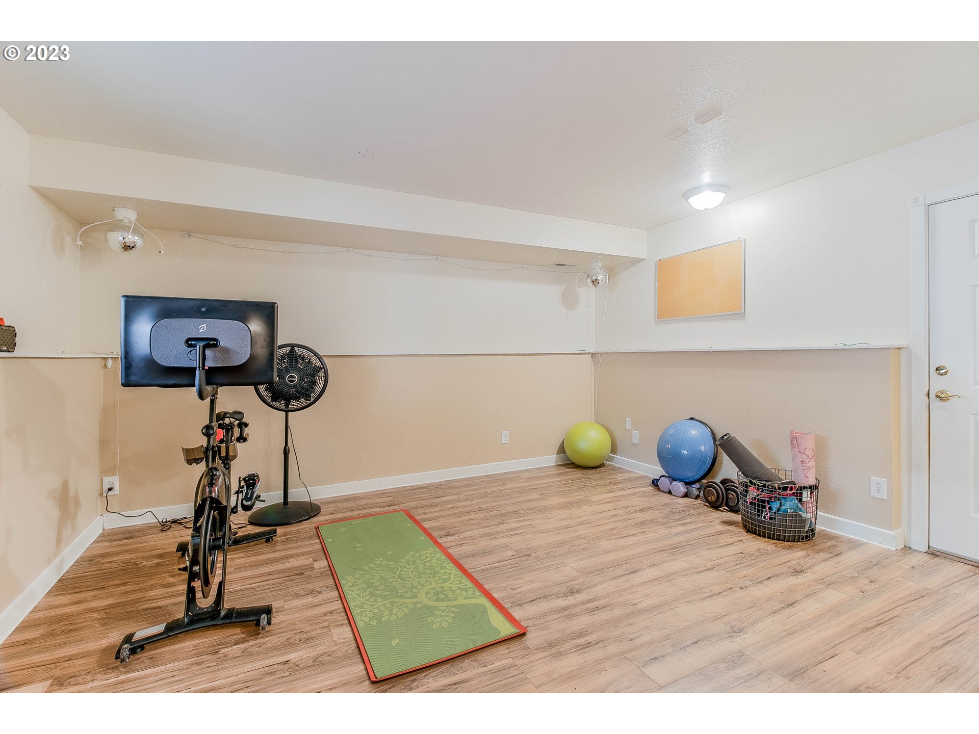 10335 Southwest Denney Road Beaverton, OR 97008 - Photo 26 of 31 a view of a room with gym equipment
