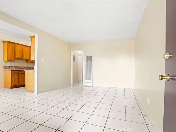 $2,255 | 9918 Ramona Street, Unit 6, Bellflower, CA 90706