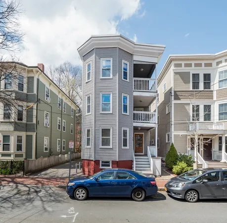 $4,900 | 17 Athens Street, Unit 1, Cambridge, MA 02138