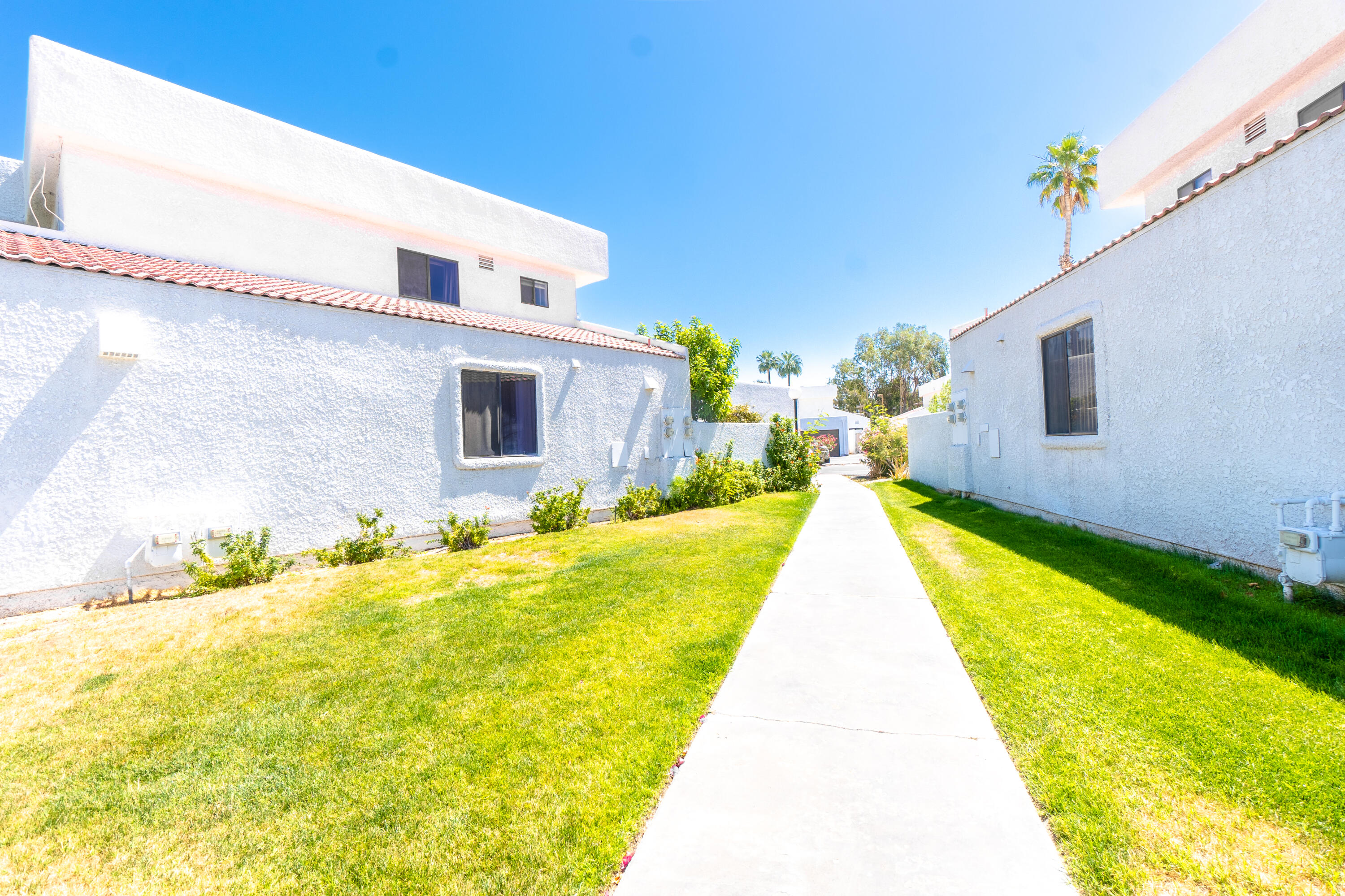 34334 Laura Way Rancho Mirage, CA 92270 - Photo 24 of 27 a swimming pool with yard in front of it