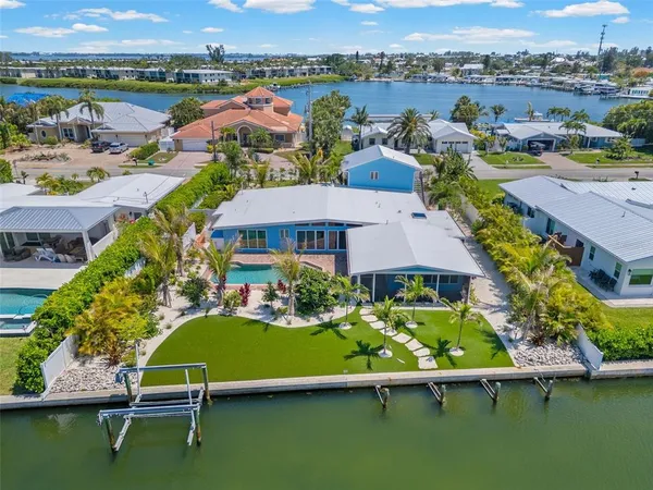 $2,650,000 | 528 Key Royale Drive, Holmes Beach, FL 34217