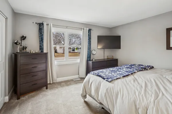 $390,000 | 988 Cooper Court, Elk Grove Village, IL 60007